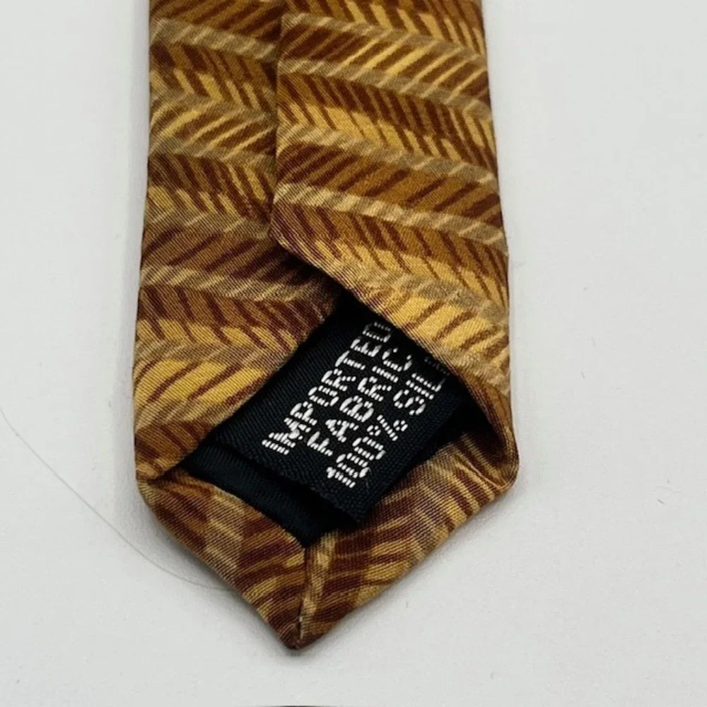 Oscar de la Renta Mens Silk Tie Gold Brown Geometric Chevron Pattern Made in USA